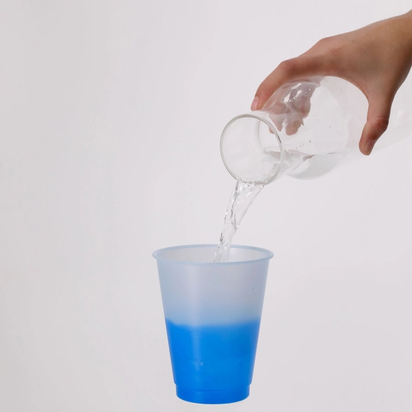 Verre coloré avec liquide "Cirkely"